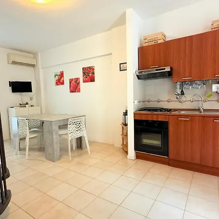 M428 - Marcelli, Bilocale Con Terrazzo A Due Passi Dal Mare *